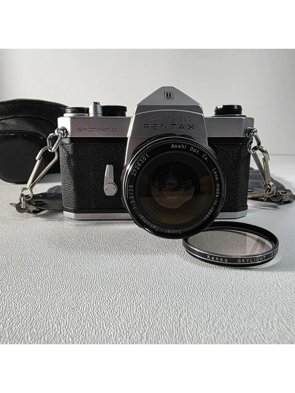 Pentax Spotmatic 35mm SLR with Super Takumar 28mm f/3.5 Lens Clean Works